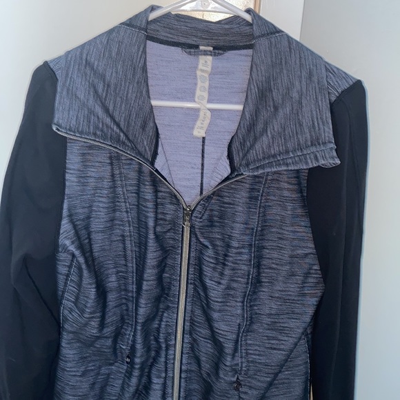 LIKE NEW Lululemon zip-up jacket - Picture 2 of 7